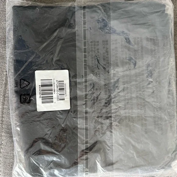 Yeezy Black Long Sleeve Tee - Picture 5 of 6